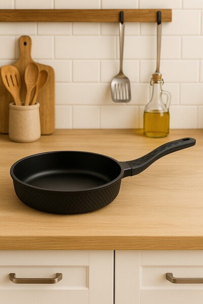 Brillant 20 cm Black Granite Coated Non-Stick Frying Pan