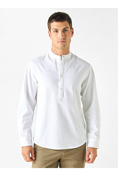 FAV قميص بقصّة عادية ومُحكم الغلق مع ياقة ماندرين وأكمام طويلة