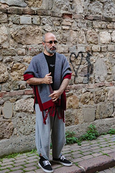 Oiki Unisex Gri Bordo Püsküllü Çift Taraflı Kullanılabilen Triko Panço Hırka