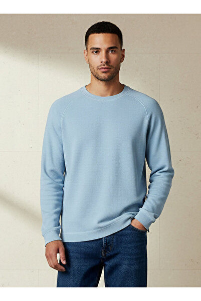 FAV تي شيرت رجالي بقصّة عادية ورقبة دائرية وأكمام طويلة ومزخرف