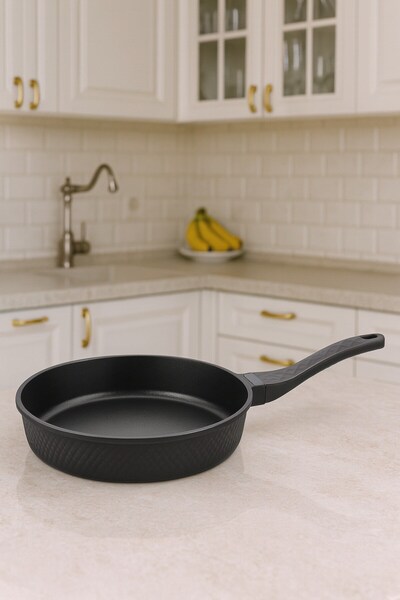 Brillant 20 cm Black Granite Coated Non-Stick Frying Pan