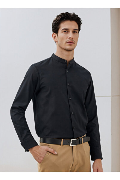 FAV قميص بقصّة عادية وياقة ماندرين منسوجة وأكمام طويلة