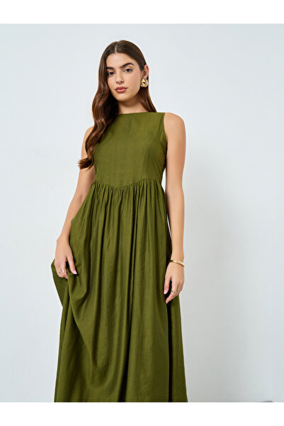 Maxim Creation By Styli Green Solid Sleeveless Midi Dress