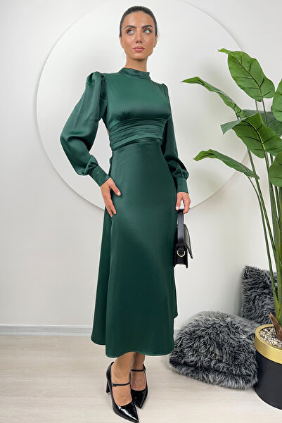 Dolcha Kadın Zümrüt Yeşili Sırt Dekolteli Dik Yaka Drapeli Saten Midi Abiye Elbise - Vintage