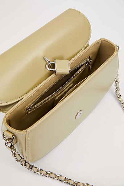 Levidor Shoulder Bag with Green Lock Accessory Detail