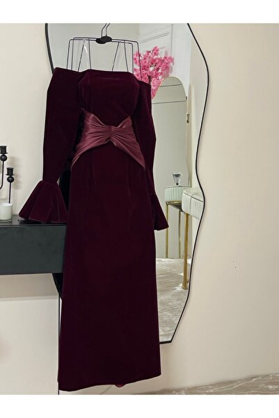 MANGONA فستان مخمل بورجوندي مع أكمام جرس وتفصيل فيونكة ساتان عند الخصر للمناس...