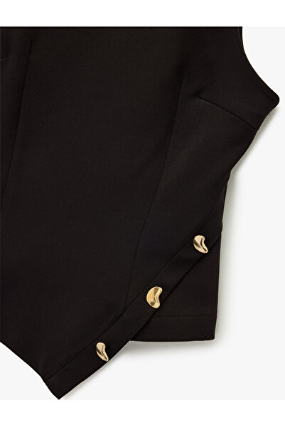 Koton Asymmetrical Cut Accessory Detailed Crew Neck Sleeveless Blouse