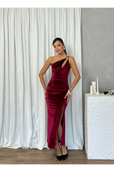 Nesil فستان نسائي طويل مخملي بكتف واحد شق للمناسبات الخاصة باللون القرمزي