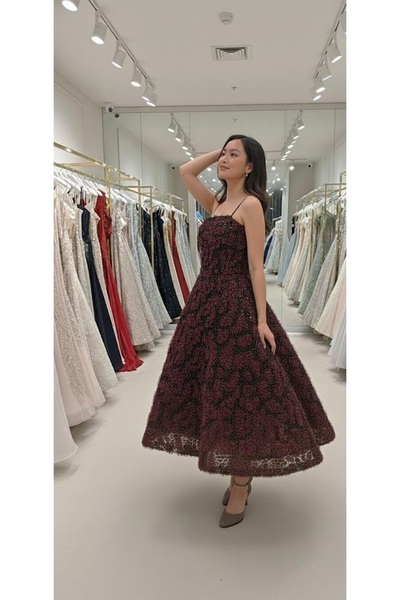 dantil Embroidered midi evening dress with three-dimensional raised leaf details