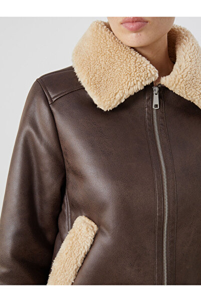 LC Waikiki معطف LCWAIKIKI ClassicBrown ذو ياقة فرو للنساء مظهر جلدي