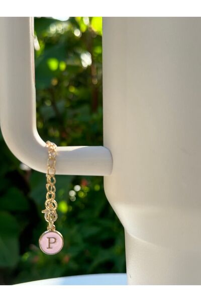 YuccaCo Accessorize Your Life ملحق متوافق مع الترمس الوردي مع حرف P/ سحر الترمس مع حرف P/ زخرفة الترمس مع الحرف