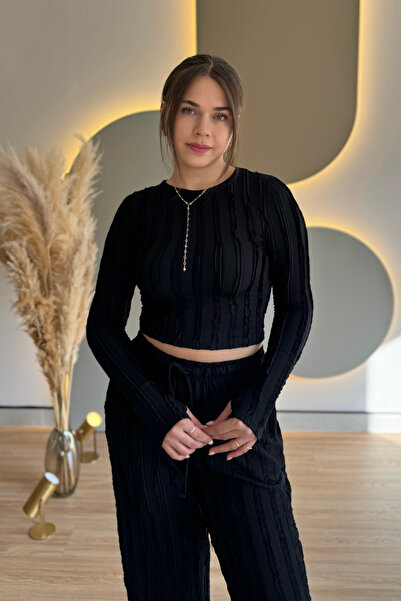 Aventien Ruffled Finger-Tuck Crop Black Two-Piece Set