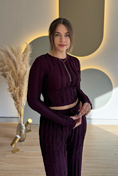 Aventien Ruffled Finger-Tuck Crop Plum Double Set