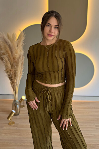 Aventien Ruffled Finger-Tuck Crop Khaki Two-Piece Set