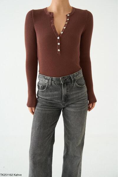 CADDELAMODA Women's Crew Neck Half Placket Corded Fabric Sweater