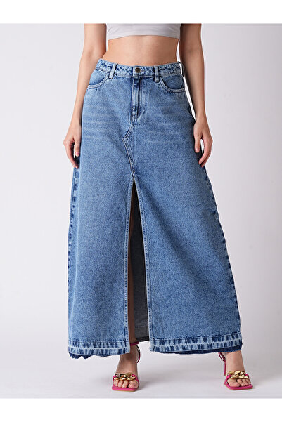 Globus By Styli تنورة ماكسي من قماش الدنيم شق أمامية باللون الأزرق الفاتح