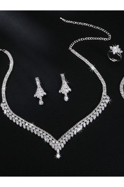 Take Two By Styli طقم مجوهرات مزخرف مكون من قلادة وسوار وخاتم وأقراط