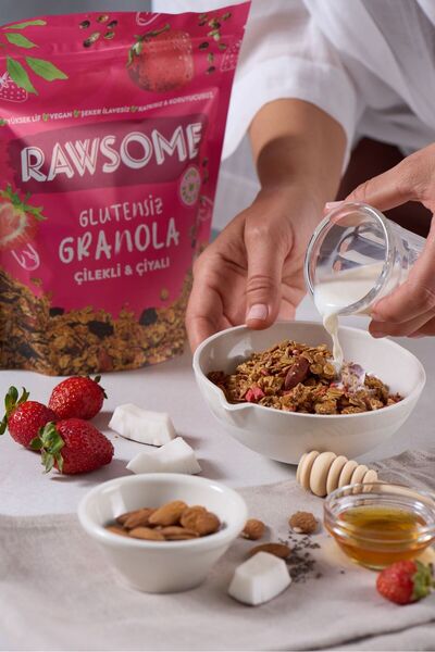Rawsome جرانولا خالية من الغلوتين مع الفراولة والشيا