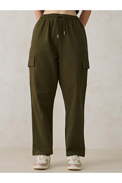 Outzidr By Styli بنطال رياضي أرجل واسعة وغطاء للرأس من Olive جيب جانبي كبير