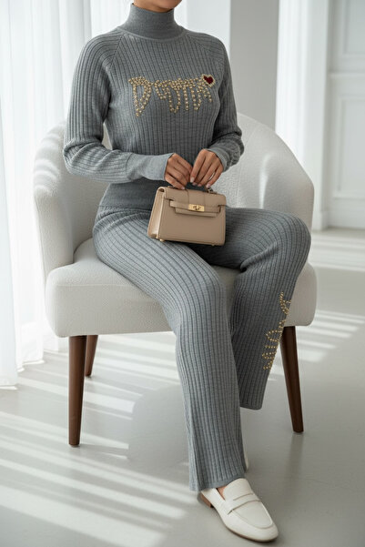 NEWCO material reiat Set de două piese din tricot cu jumătate de guler, brodat cu perle texturate - gri