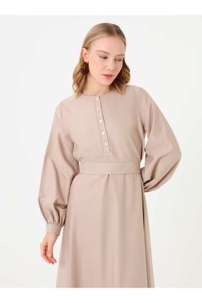 Refka Φόρεμα Hijab με κουμπιά με λεπτομέρεια στη μέση από ύφασμα ποπλίνα - Camel -