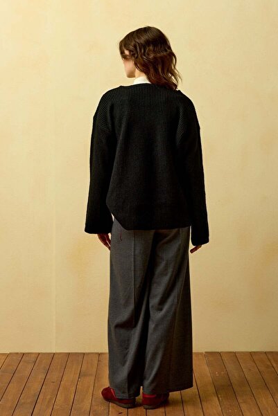 Ceylan Otantik Black V-Neck Knitwear Sweater & Anthracite Pleated Detail Palazzo Pants Sets