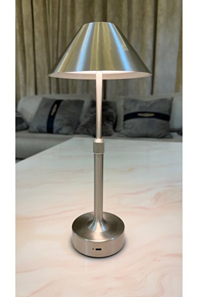 Palaces The modern metal “Elegance” lamp – a portable light with a luxurious design