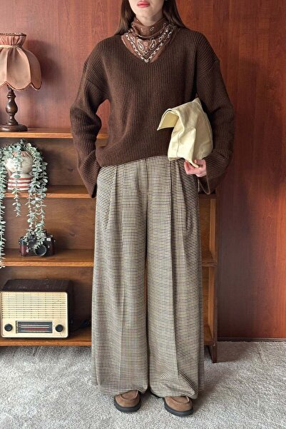 Ceylan Otantik Πλεκτό πουλόβερ με λαιμόκοψη σε σχήμα V και μοτίβο πτηνών πόδια με πιέτες παντελόνι palazzo σετ