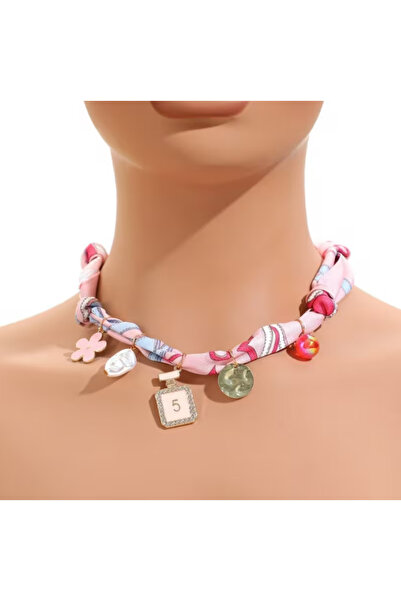 set.up قلادة تشارميلي موديل باندانا باللون الوردي