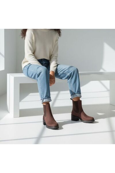 NE&VE SHOES Kahve Lüx Süet İki Yandan Lastikli Kalın Topuklu Yuvarlak Burunlu Kadın Chelsea Bot