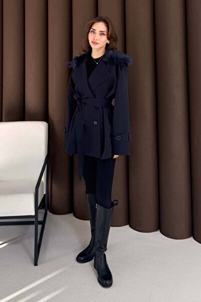 Melike Tatar Короткий тренч з хутром 32-3723