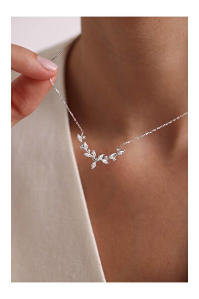 Liveyn Design قلادة مينيمال بتصميم فرع شجرة مرصعة بحجر الزركون