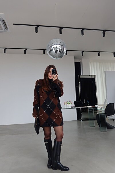 Özge Özgenç Μάλλινο φόρεμα με μοτίβο μπακλαβά με βάτα ράβδους στους ώμους