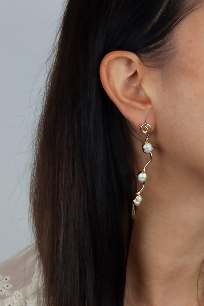 Liveyn Design أقراط ذهبية من إنساي ديتيل سارمايك