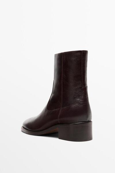 Massimo Dutti Çatlak görünümlü deri düz bot