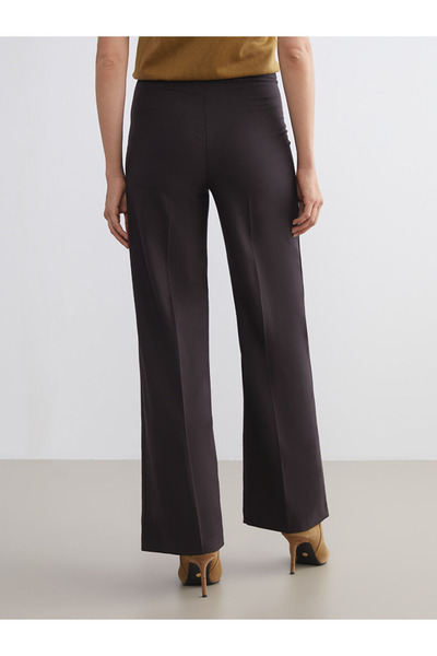 LC Waikiki Γυναικείο παντελόνι με φαρδύ πόδι με ζώνη στη μέση σε καφέ χρώμα