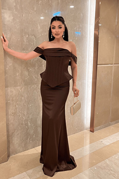 giyimmasalı Βραδινό φόρεμα από σατέν ύφασμα με λεπτομέρεια μπαλέν - ΚΑΦΕ