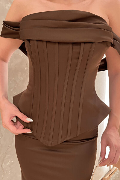 giyimmasalı Βραδινό φόρεμα από σατέν ύφασμα με λεπτομέρεια μπαλέν - ΚΑΦΕ