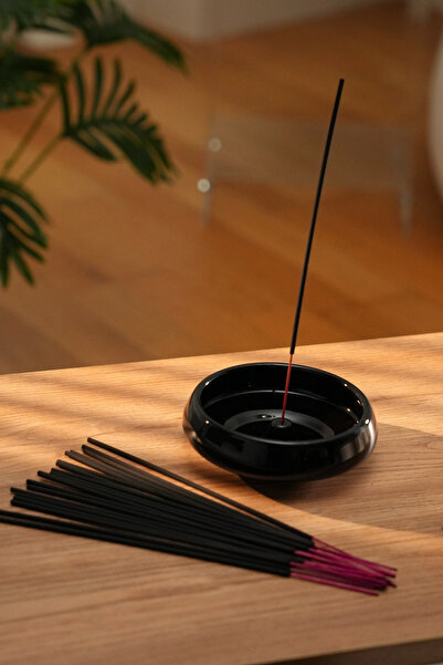 Love Bundles 20 Adet Sandal Ağacı Çubuk Tütsü ve Siyah Seramik Çubuk Tütsülük