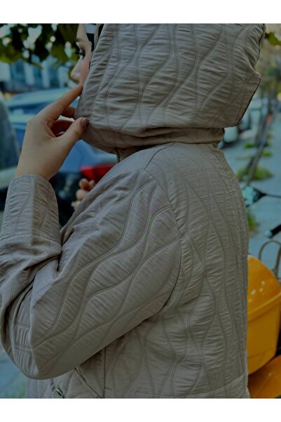 İLGEN TEKSTİL Hooded Pocket Button Detailed Lightweight Quilted Coat