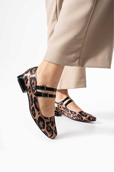 Roshin Shoes حذاء نسائي بكعب قصير من الساتان الفهد ذو حزام مزدوج بتفاصيل على ...