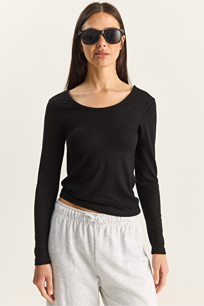 Bianco Lucci Women's Ultra Soft U Neck Blouse 122 60283831