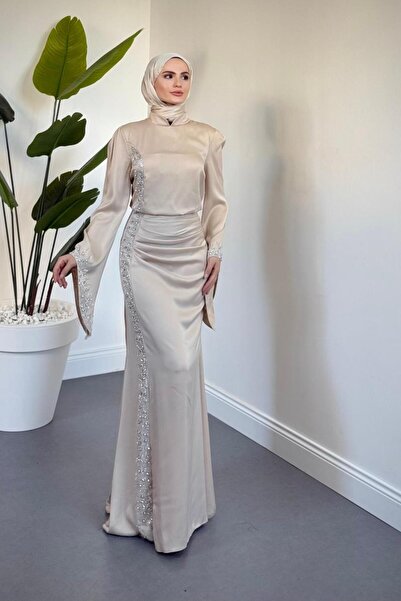 MERVEN AKYÜZ Melinos Yandan Taşlı Saten Abiye Krem