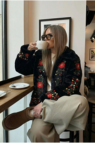 FEMELLE Μαύρο κεντημένο vintage μπουφάν από ψεύτικη γούνα