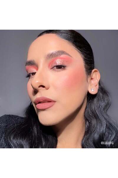 MOİRA Diamond Daze Liquid Shadow (027, Just Peachy)