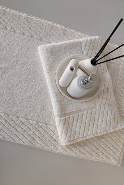 Sevim Set of 2 Diagonal Striped Foot Towels - 100% Cotton Towel Set - 50X70 cm - Cream