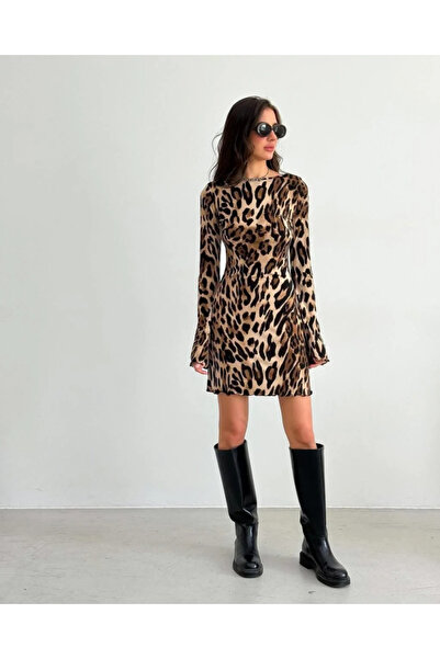 Sisa Butik Kadın Uzun Kollu Sırtı Açık Bağlamalı Leopar Desenli Kısa Dalgıç Elbise