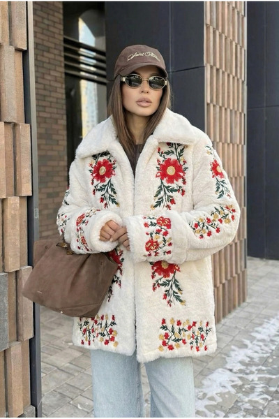 FEMELLE Jachetă vintage din blană artificială cu broderie albă