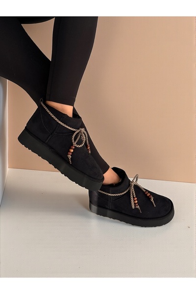 Jarrox Γυναικείες χειμερινές μπότες MOCCA με μαύρη σουέτ εμφάνιση, άνετη σόλα από πολυελαίου, αξεσουάρ με χάντρες, επένδυση από γούνα στο εσωτερικό