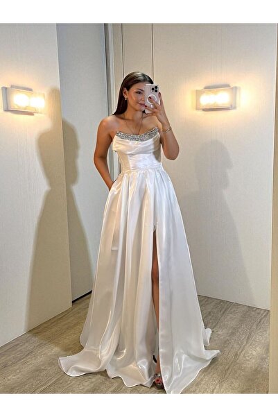 OLA Rozel Göğsü Taşlı Parlak Saten Cepli Beyaz Abiye Elbise